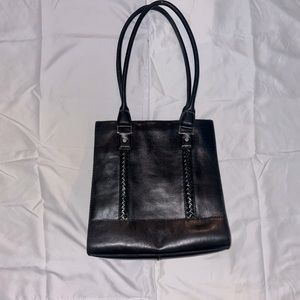 Wilsons Leather real leather black bag with inside pockets magnet close